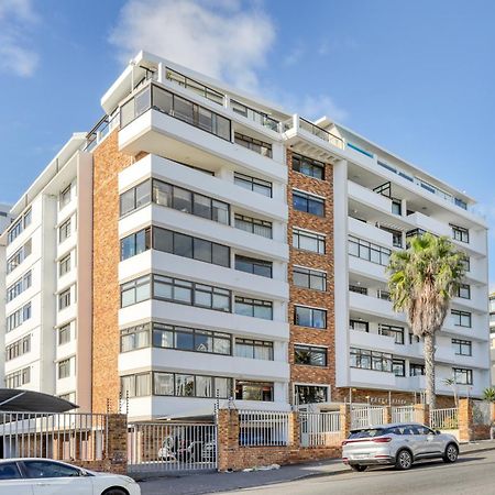 Backup-Powered Bantry Bay View 2 Bed Apartment Кейптаун Екстериор снимка