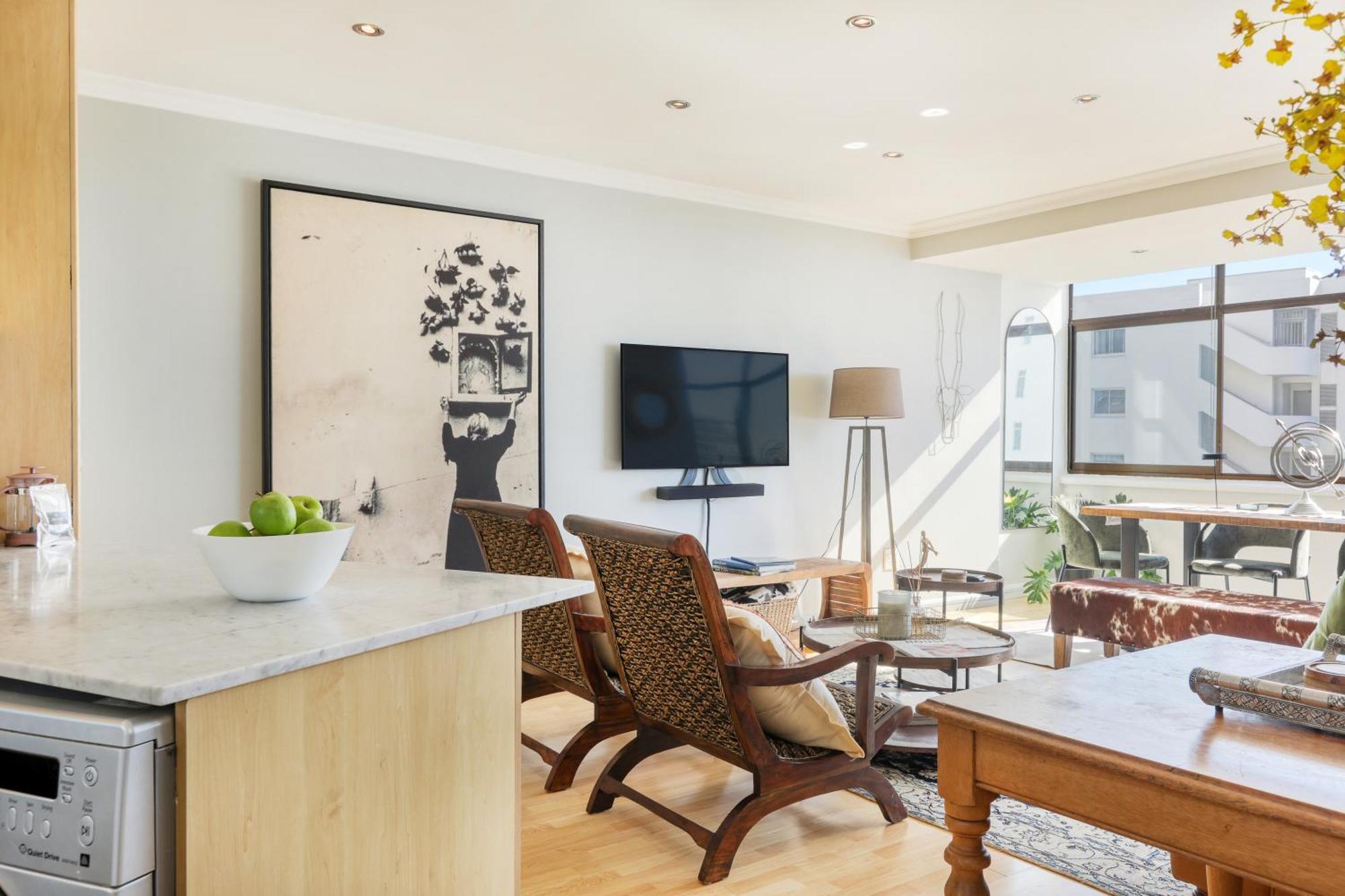 Backup-Powered Bantry Bay View 2 Bed Apartment Кейптаун Екстериор снимка