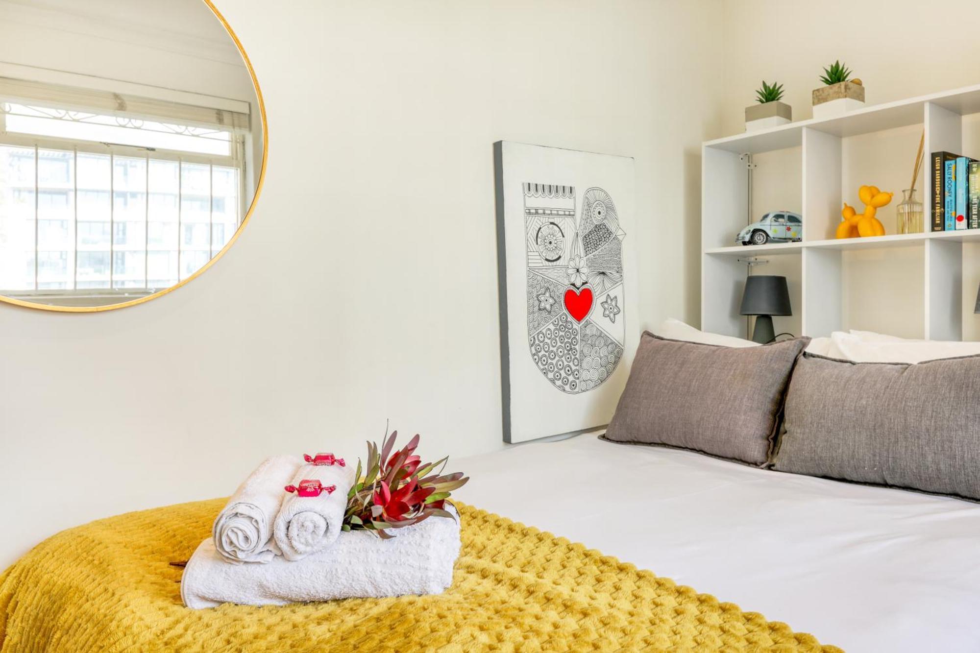 Backup-Powered Bantry Bay View 2 Bed Apartment Кейптаун Екстериор снимка