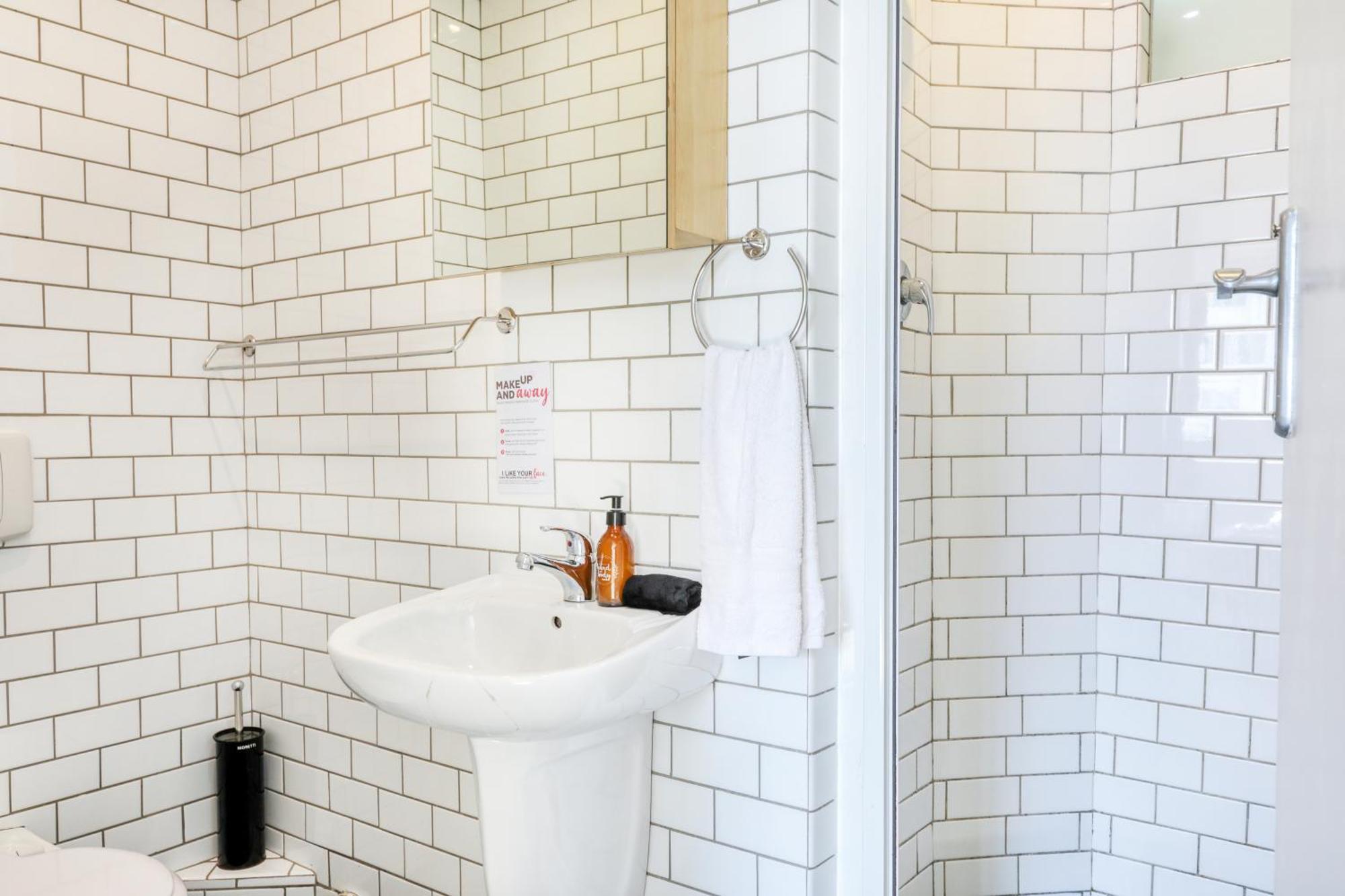 Backup-Powered Bantry Bay View 2 Bed Apartment Кейптаун Екстериор снимка