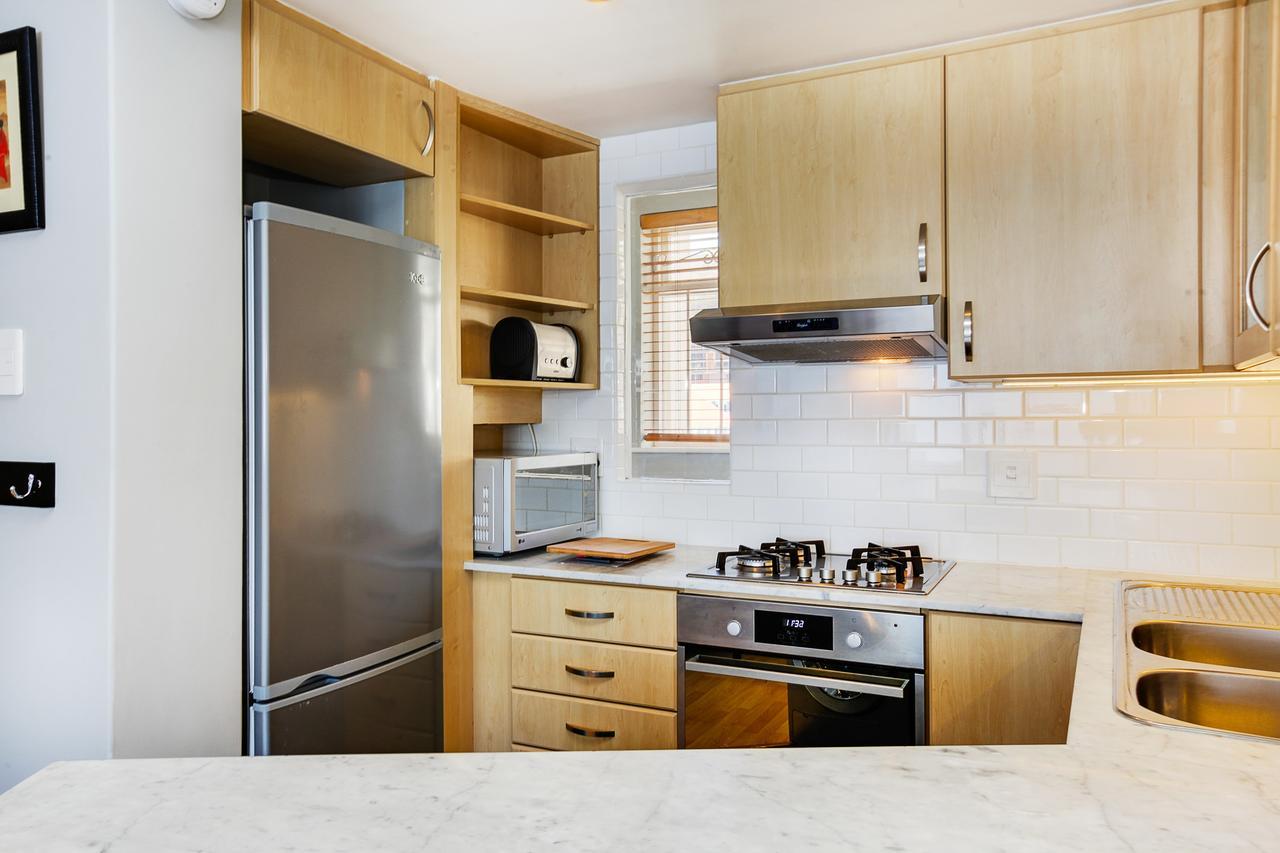 Backup-Powered Bantry Bay View 2 Bed Apartment Кейптаун Екстериор снимка