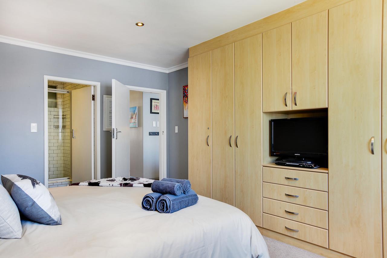 Backup-Powered Bantry Bay View 2 Bed Apartment Кейптаун Екстериор снимка