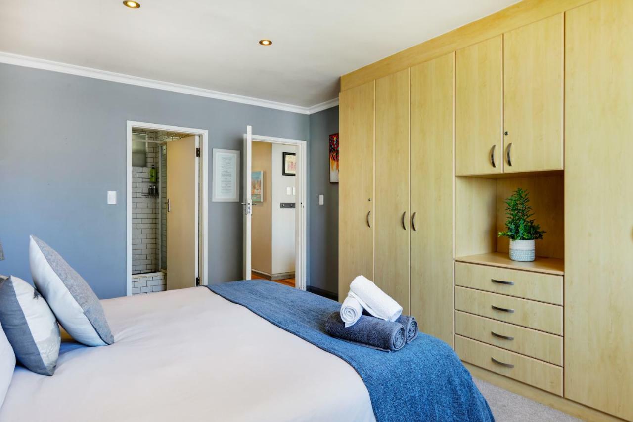 Backup-Powered Bantry Bay View 2 Bed Apartment Кейптаун Екстериор снимка