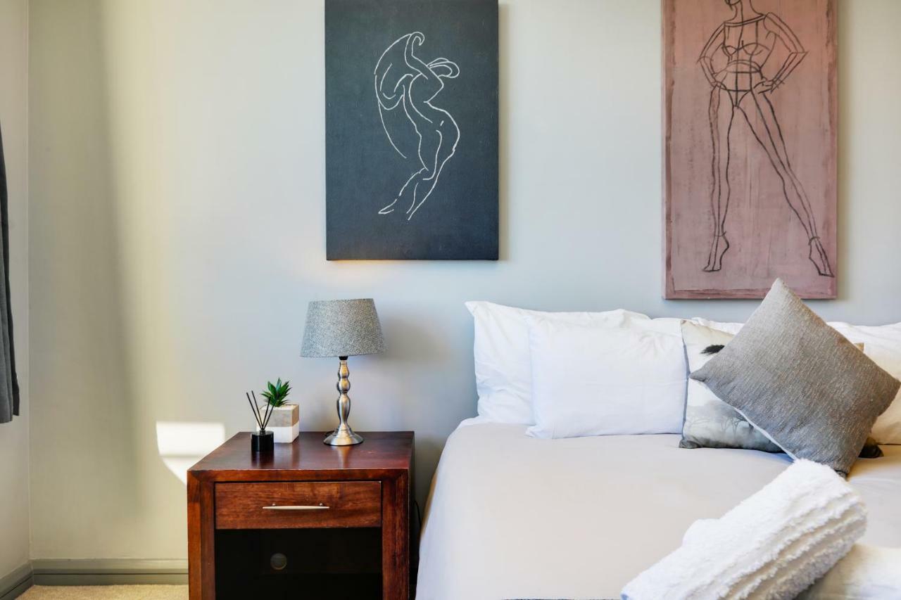 Backup-Powered Bantry Bay View 2 Bed Apartment Кейптаун Екстериор снимка