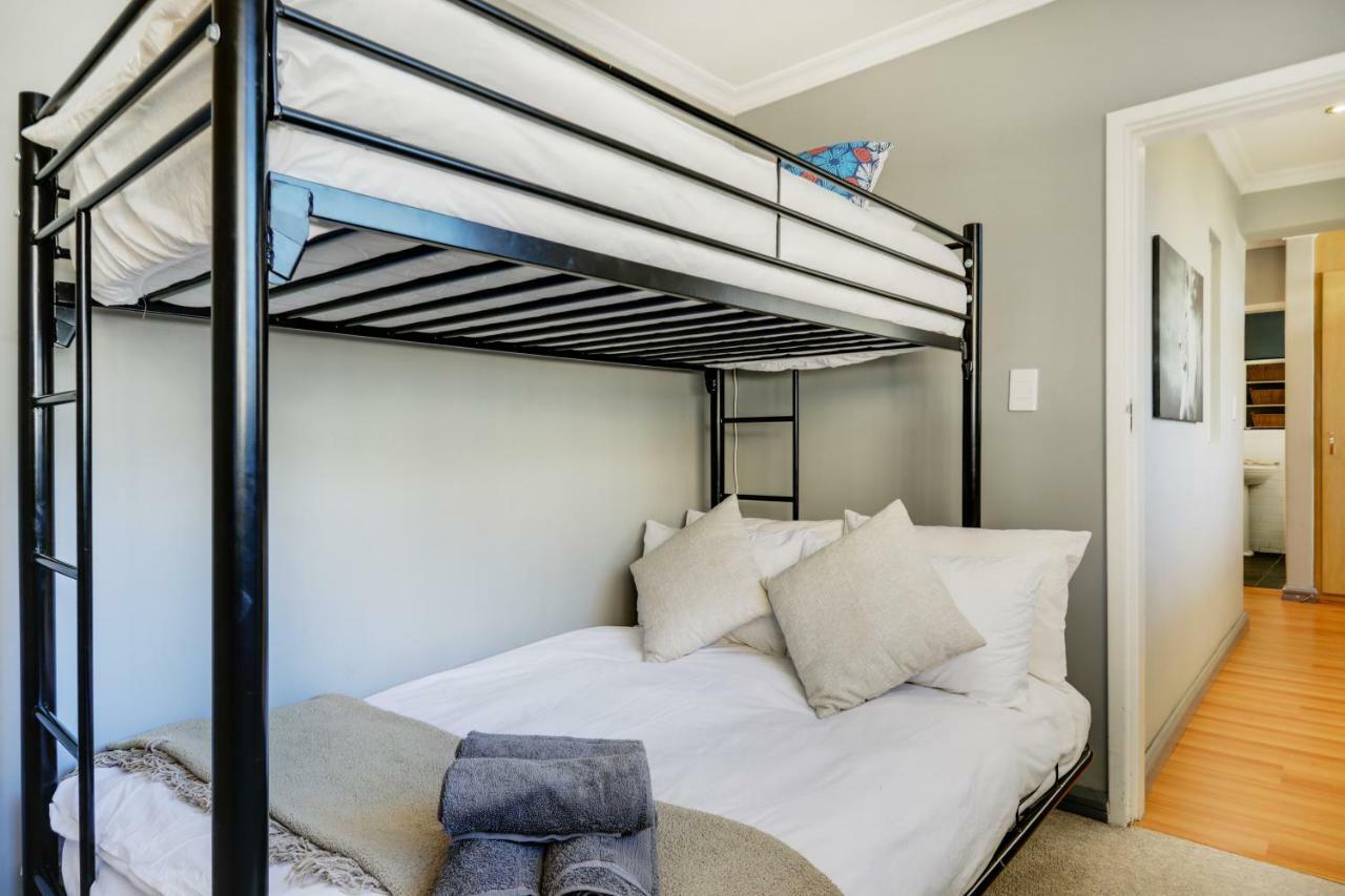 Backup-Powered Bantry Bay View 2 Bed Apartment Кейптаун Екстериор снимка